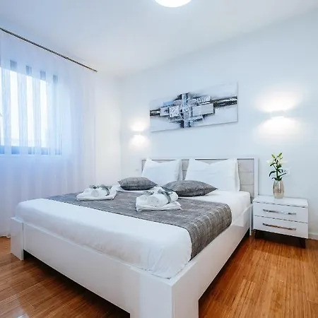 Isabela Prague With Front * Zara