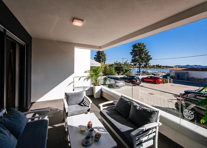 Isabela Prague With Front * Zadar