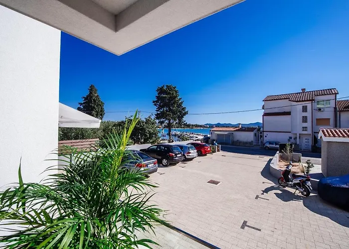 Apartment Isabela Prague With Front Zadar