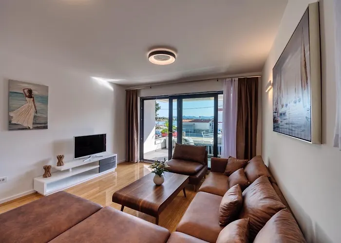 Isabela Prague With Front Apartment