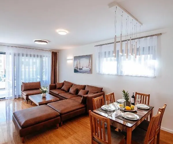 Isabela Prague With Front Apartment Zadar