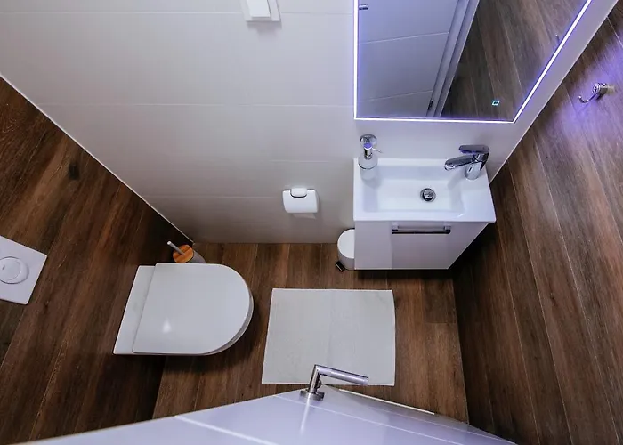 Isabela Prague With Front Apartment