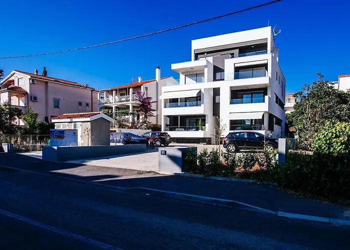 Isabela Prague With Front Zadar