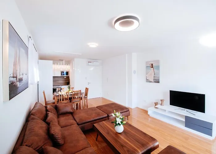 Isabela Prague With Front Zadar