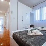 Isabela Prague With Front Apartment Zadar