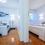 Apartment Isabela Prague With Front *