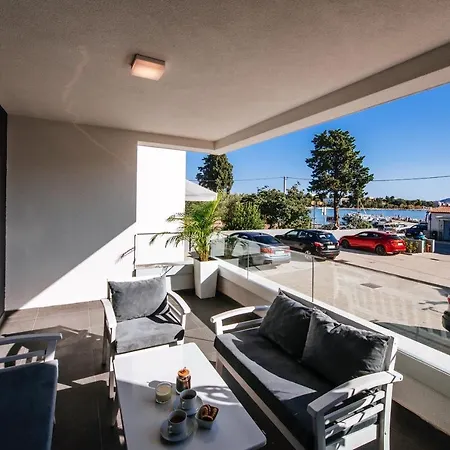 Isabela Prague With Front * Zadar