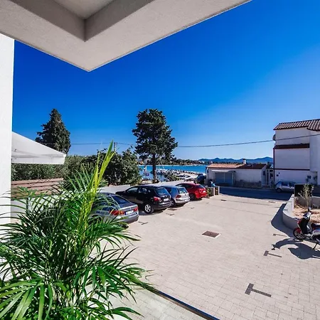 Apartment Isabela Prague With Front Zadar