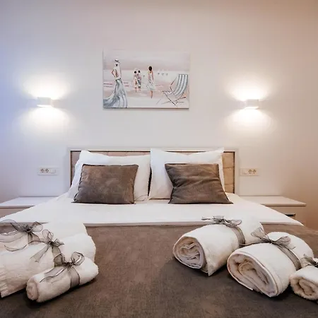 Isabela Prague With Front Apartment