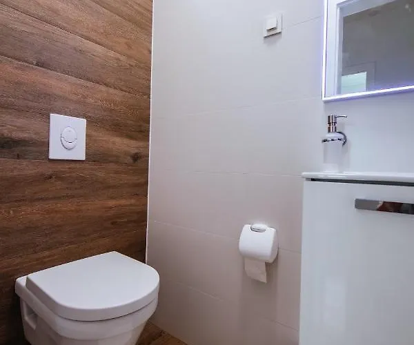 Isabela Prague With Front